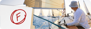 Segler bei einer Regatta mit mehreren Segelbooten – Motivation für den Bootsführerschein.